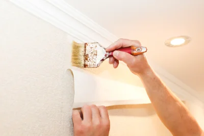 Pose de papier peint à Mennevret — revêtements muraux et toiles de verre